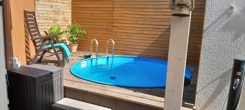 Small Guesthouse – Tiny House with Pool and Garden