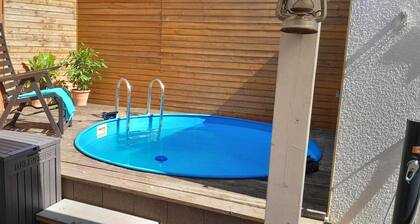 Small Guesthouse – Tiny House with Pool and Garden