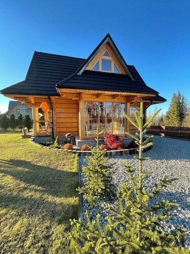 Classic highlander-style wooden cottage with a private garden – Zakopane