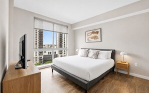 Desk, iron/ironing board, WiFi, bed sheets - Modern Waterfront Apt in Harbor Point (Stamford, CT)