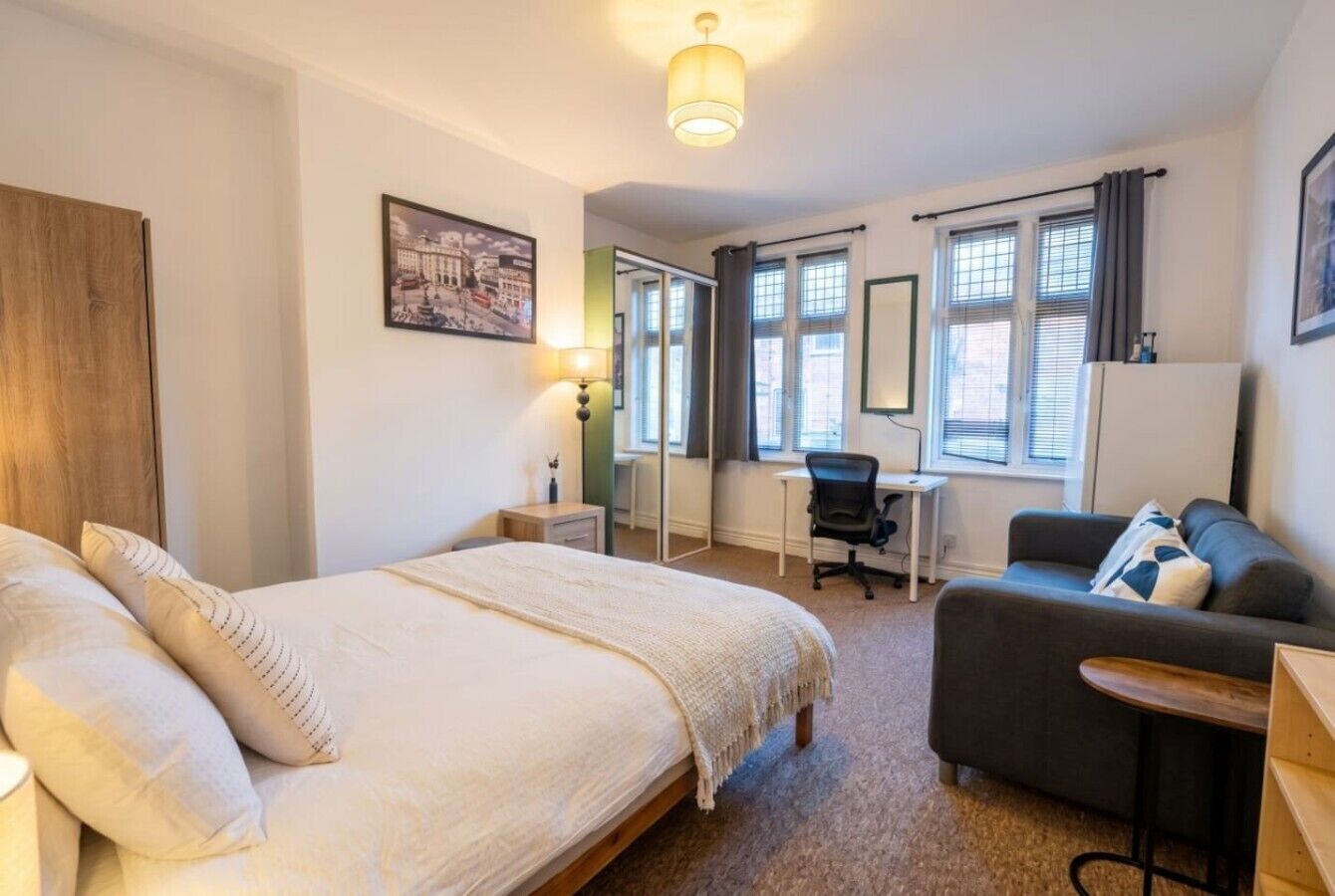 Bright, spacious double with cosy sofa and window desk to settle right in.