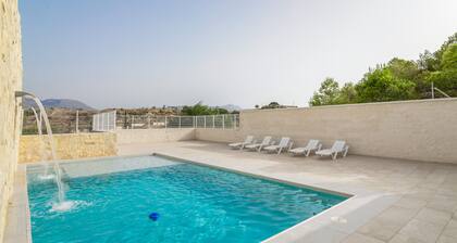 Villa „Bender House“ mit Bergblick, WLAN und Klimaanlage