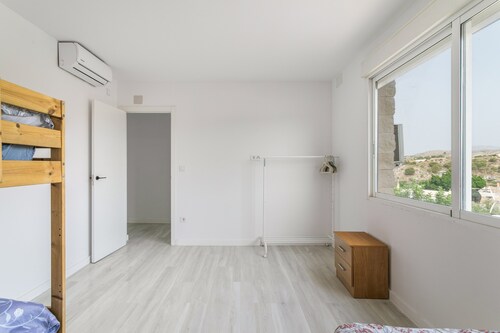 Villa „Bender House“ mit Bergblick, WLAN und Klimaanlage
