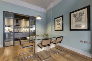 Dining - Elegant Renaissance Apartment in Florence's Historic Center Near Santa Croce (Firenze)