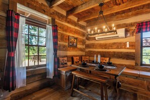 Dining - Historic 1774 Colonial Log Cabin in Bear Valley, Fort Loudon, PA (Fort Loudon)