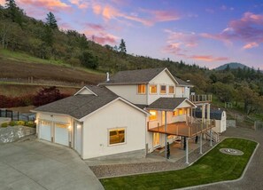 Exterior - Viewtacular Estate House, Pool, Hot tub & Sauna! (Medford)