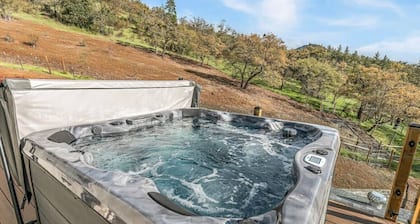 Viewtacular Estate House, Pool, Hot tub & Sauna!