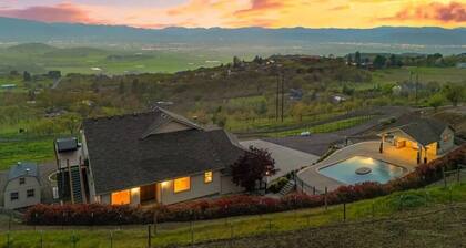 Viewtacular Estate House, Pool, Hot tub & Sauna!
