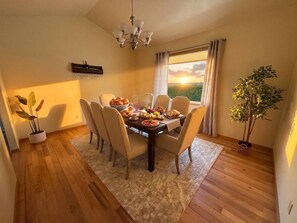 Dining - Viewtacular Estate House, Pool, Hot tub & Sauna! (Medford)