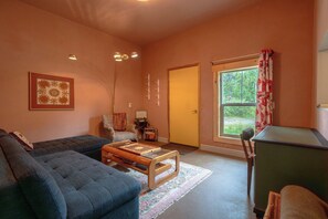 Living area - Secluded forest retreat w/ sauna, soaking tub & fire pit near Sandpoint (Sandpoint)
