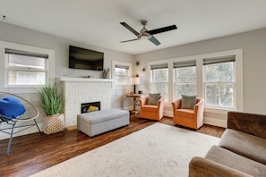 Interior - 6 Mi to NRG Stadium! Family Escape w/ Yard & Patio (Houston)