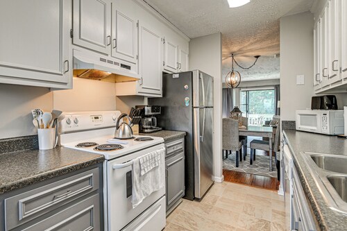 Walk to Shore! Condo w/ Balconies in Myrtle Beach