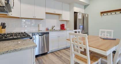Front Street Retreat! Cozy Traverse City Condo