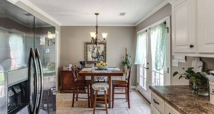 7 Mi to Ole Miss & The Square! Family Home w/ Yard