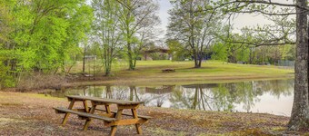 Studio w/ Greers Ferry Lake Access & Resort Perks!