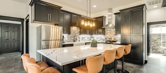 < 1 Mi to Lake Somerville! Dual-unit Family Base