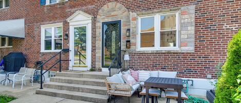 Apartment (3 Bedrooms) | Front of property