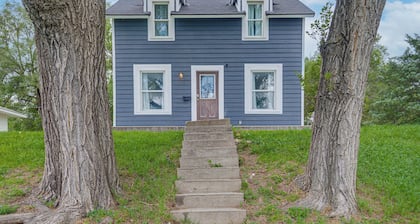 Walk to Dtwn, Park! Fully Renovated 1900s Home