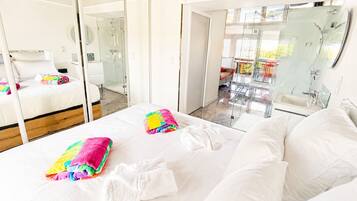 Iron/ironing board, WiFi, bed sheets