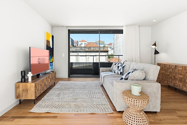TV - GuestReady - Aires Prime - L (Porto)