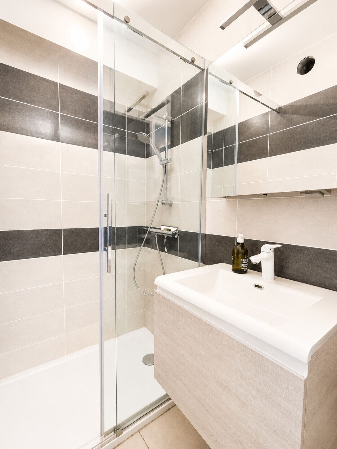 Shower, towels