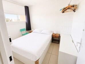 2 bedrooms, iron/ironing board, WiFi, bed sheets - Naturiste Cap d’Agde Location Port Nature 384 (Agde)