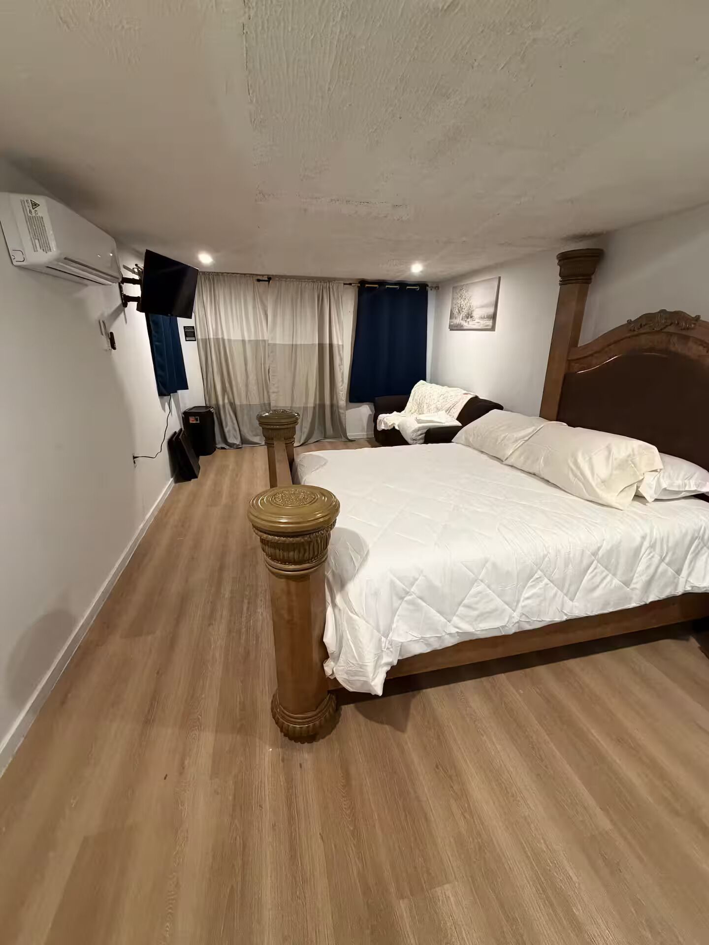 Private Guest Room - Oswego, IL