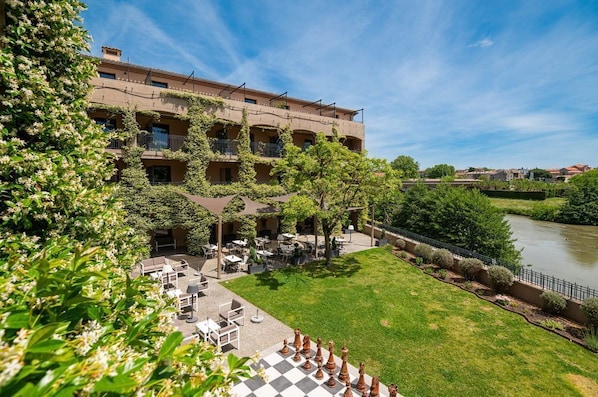 Outdoor dining - À deux pas de la cité | Terrasse Privée | Piscine (Carcassonne)