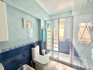 Bathroom - Holiday Home 'Fmr Fielato 15' with Private Terrace, Wi-Fi and Air Conditioning (Carboneras)