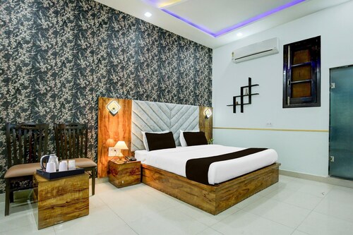 Suite Chahal Residency