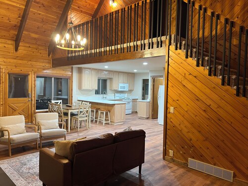 Escape to the Mountains: Lodge with Stunning Views