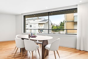 Dining - GuestReady - Aires Prime - F (Porto)