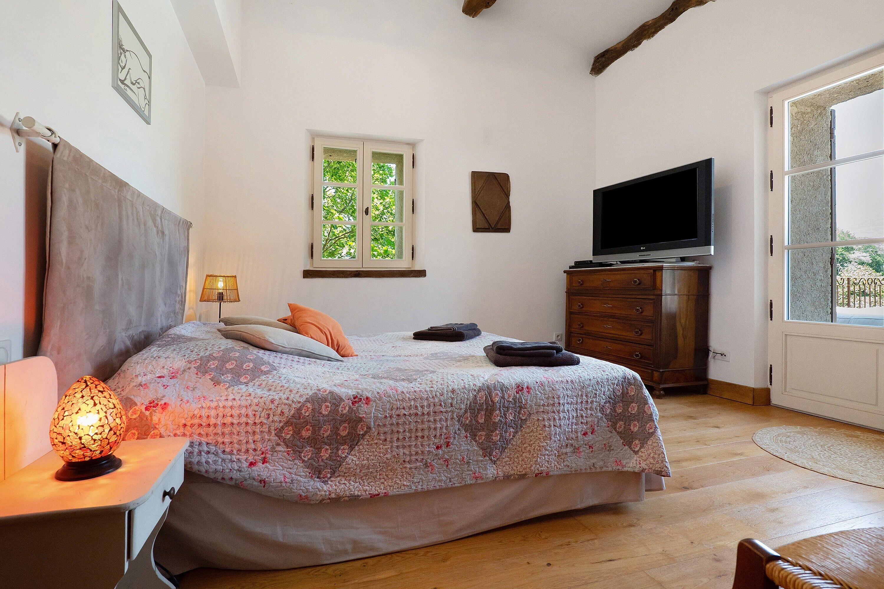 4 chambres, fer et planche à repasser, Wi-Fi, draps fournis