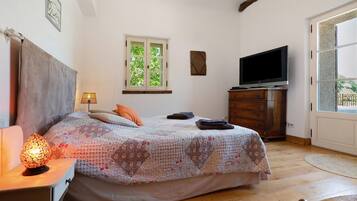 4 chambres, fer et planche à repasser, Wi-Fi, draps fournis