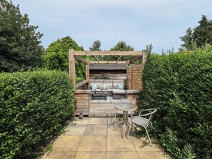 Outdoor dining - Pax Cottage (Beccles)