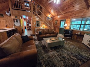 Smart TV, fireplace, books - Almost Heaven: Disconnect and Recharge at peaceful cabin in Hochatown (Broken Bow)