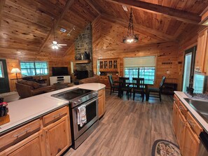 Coffee/tea maker, fridge, microwave, oven - Almost Heaven: Disconnect and Recharge at peaceful cabin in Hochatown (Broken Bow)