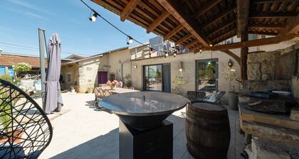Gîte « Des 3 Suissesses » avec terrasse privée, piscine et Wi-Fi, borne rechargeable