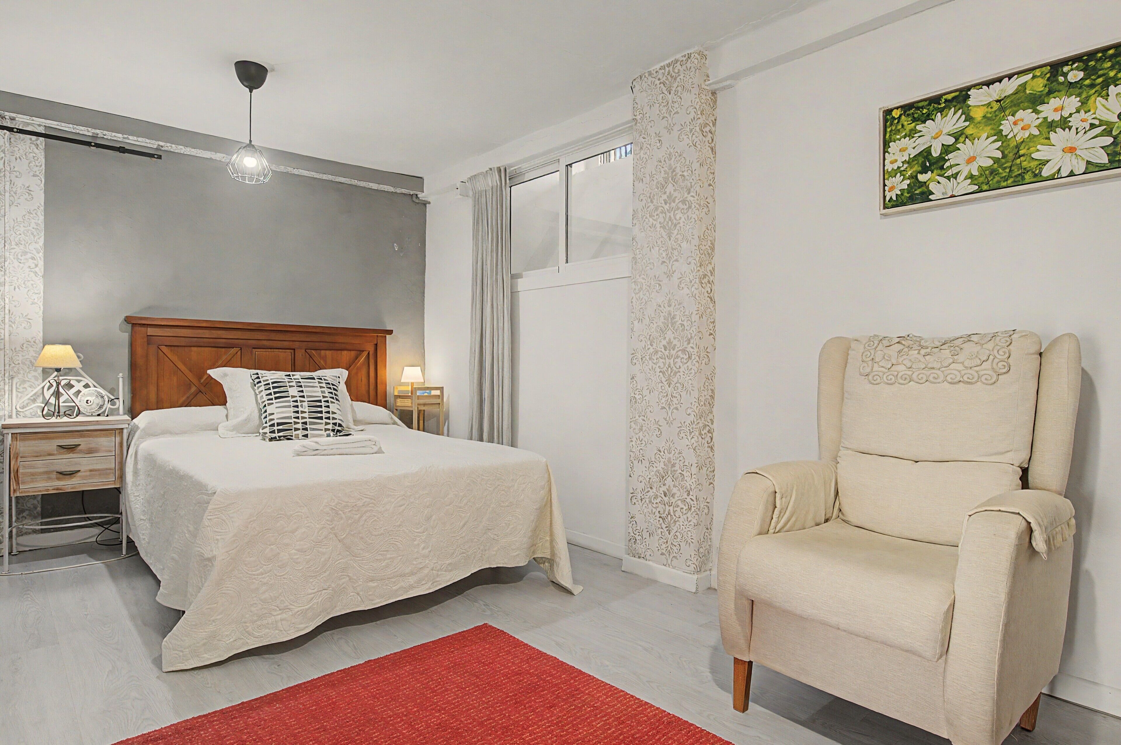 3 bedrooms, iron/ironing board, bed sheets