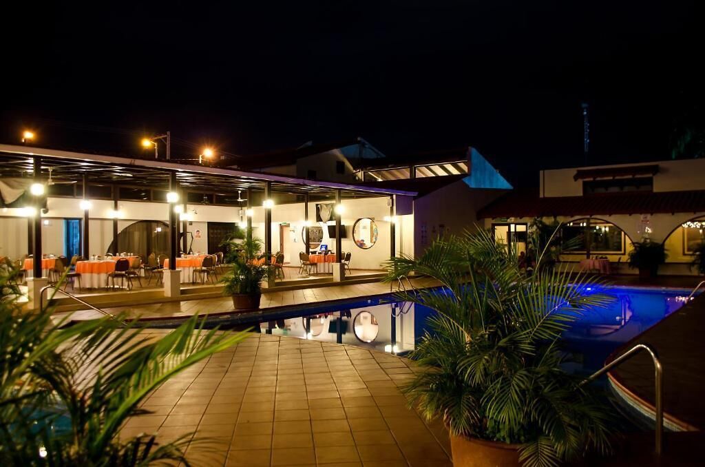 2 piscine all'aperto