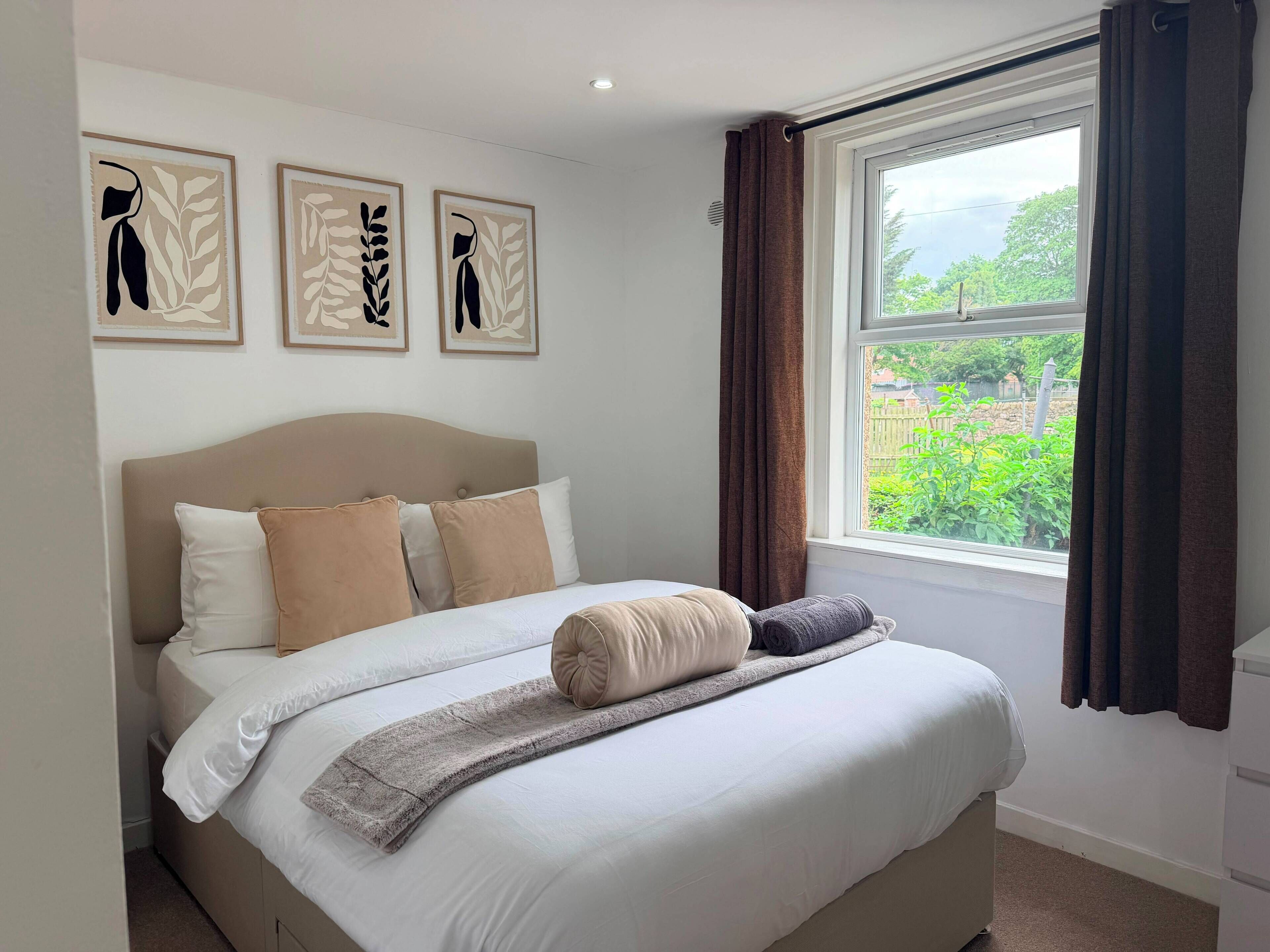 2 bedrooms, iron/ironing board, WiFi, bed sheets