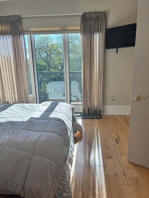 Room - Downtown TC apartment. Walking distance to everything. (Traverse City)