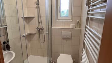 Dusche, Handtücher, Seife, Toilettenpapier