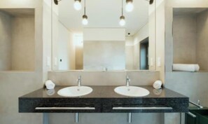 Hair dryer, towels, soap, toilet paper - Contemporary Luxury Living in a Quiet Garden Setting (Berlin)