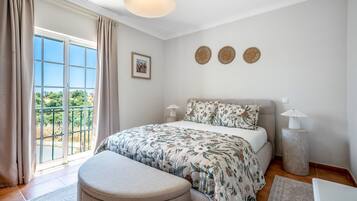 3 chambres, fer et planche à repasser, Wi-Fi gratuit, draps fournis