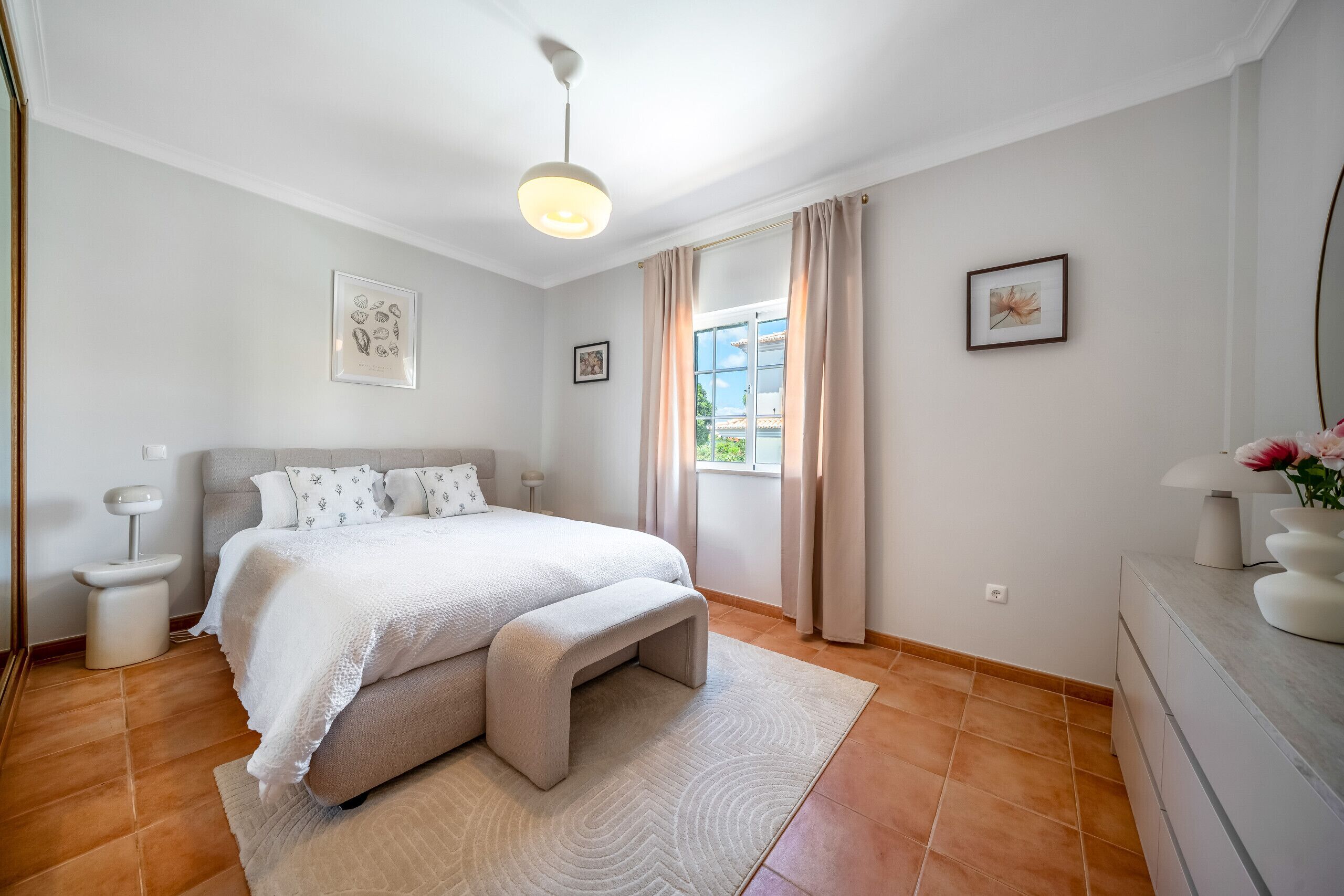 3 habitaciones, tabla de planchar con plancha y wifi gratis 
