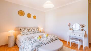 3 makuuhuonetta, silitysrauta/-lauta, ilmainen Wi-Fi, vuodevaatteet