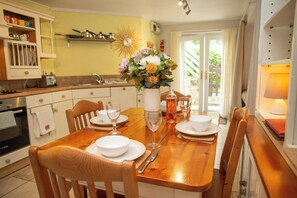 Fridge, microwave, dishwasher, toaster - Glan Garan, Cwm Tydu (New Quay)