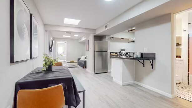 A modern apartment with a dining area, kitchen, and living space. - ⟫ Dog Run & Courtyard 2 Bedroom Apt w/King Bed W&D (Albuquerque)