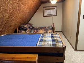 2 bedrooms, free WiFi, bed sheets - Lake Front Cabin (Gillham)